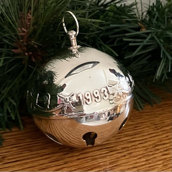 WALLACE SILVERSMITHS 1993 Annual Christmas Silverplated Bell Ornament NIB - Picture 3 of 13